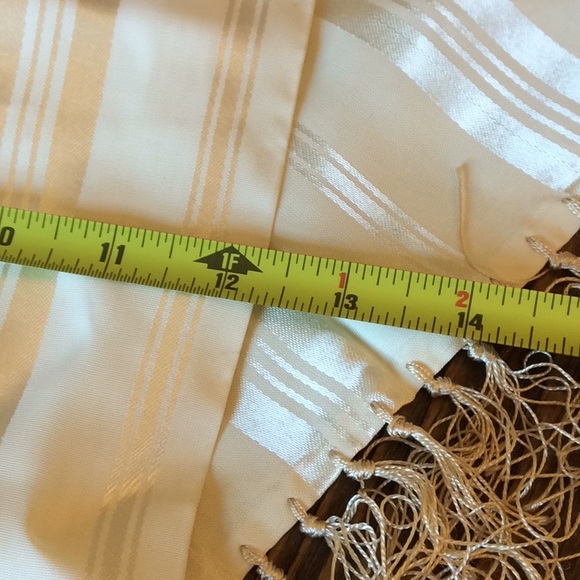 FINAL SALE PRICE 3 Pc Vintage Embroidered & Satiny Linens - Picture 11 of 11